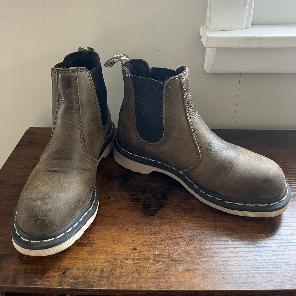 Gently used! W6 Doc Martens steel toe Chelsea Boot, non-slip Air Wair.